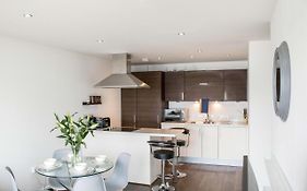 Contractor Apartment & Private Parking & Central Stevenage